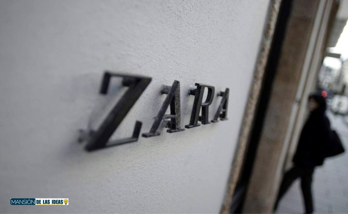 Sombrero con flores para invitadas de boda de Zara