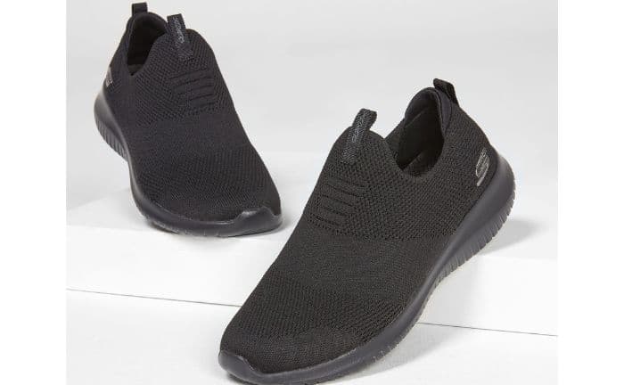 La Skechers Ultra Flex - First Take cuenta con un diseño sin cordones que se adapta al contorno de tu pie