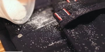 truco casero sal ropa negra