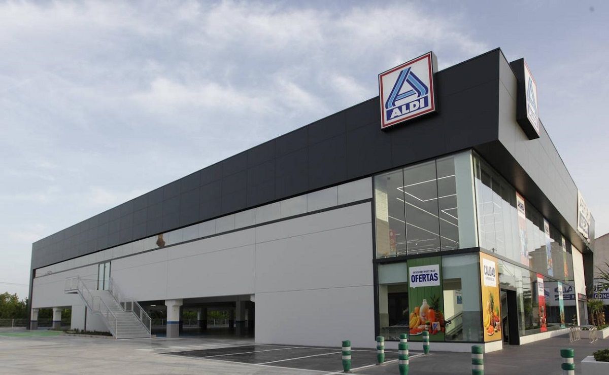 Aldi quiere que pases un verano relajante con la tumbona plegable de jardín BELAVIS
