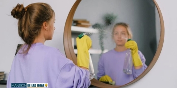 Mirrors Cleaning TikTok Trick