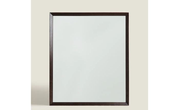 Espejo de madera negra biselado de Zara Home