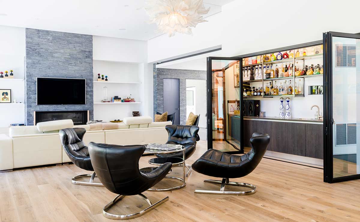 Minibar en el salon con barra