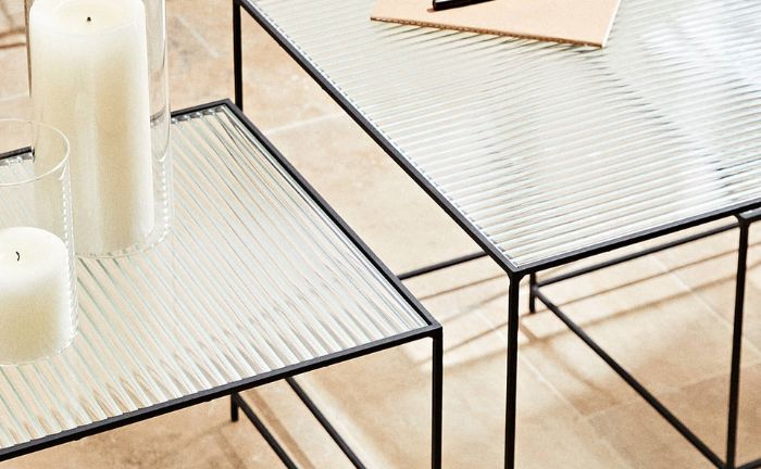 Detalle de las mesas nido de metal y vidrio de Zara Home