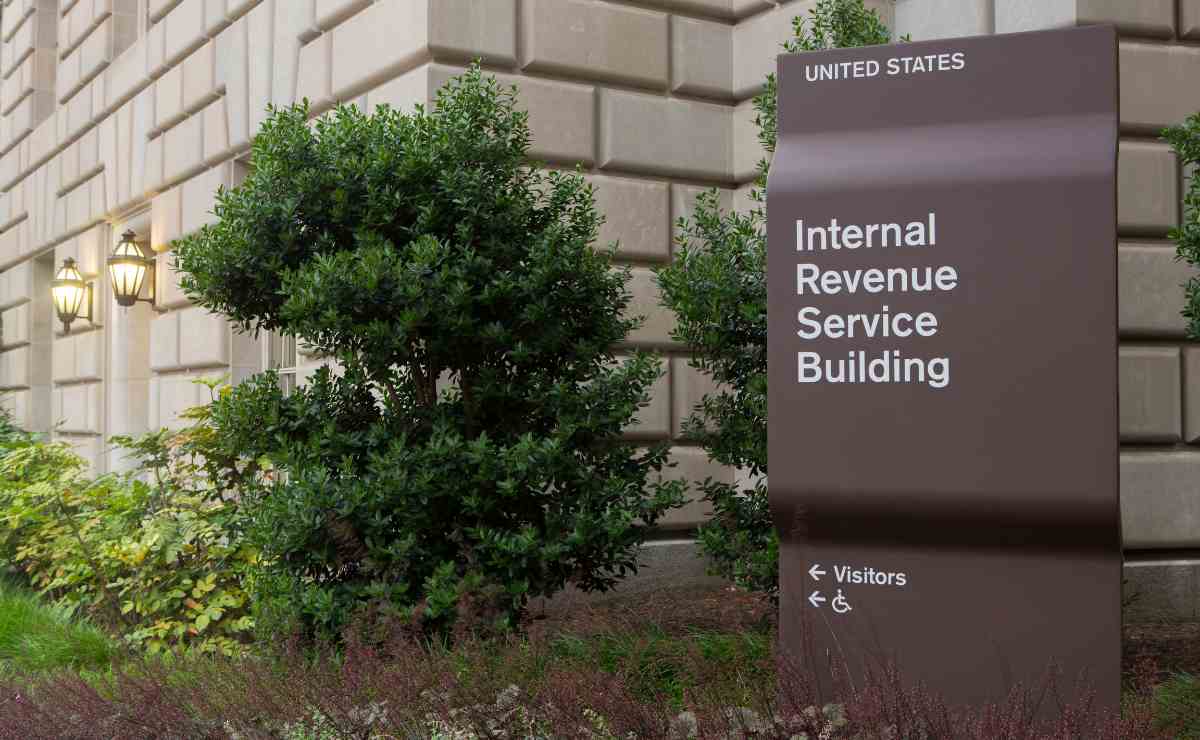 IRS Focuses 1,600 Millionaires Outstanding Debts of $250,000