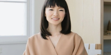 Costumbres a abandonar al entrar a casa según Marie Kondo