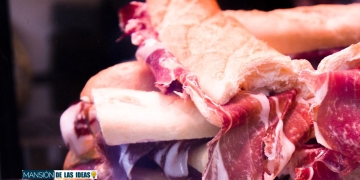 Un bocadillo de jamón serrano motivo de debate por una publicación en la cuenta soycamarero de X