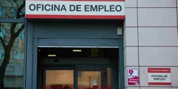 La ayuda del SEPE que mantiene ingresos a mayores de 45 sin empleo